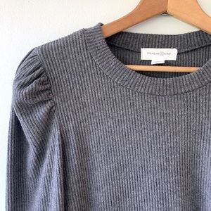 Treasure & Bond puff sleeve top - dark grey